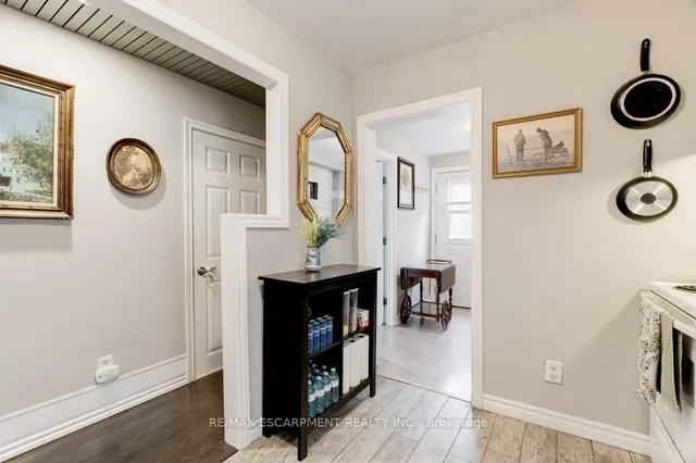 Additional image 15 of 89 Albany Ave