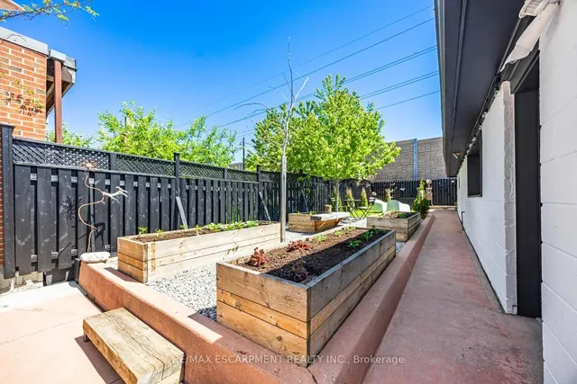 Additional image 36 of 35 Woodenhill Crt