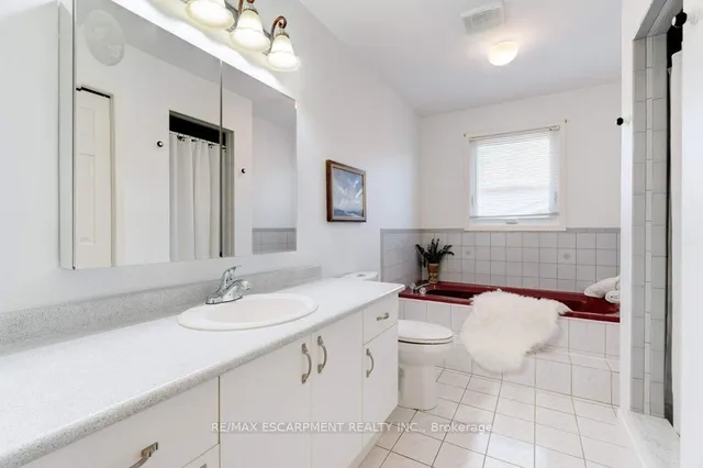 Additional image 29 of 137 Claudette Gate