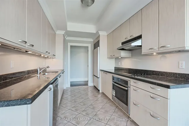 Additional image 22 of 38 Avenue Rd Unit 1201