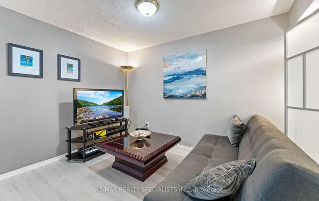 Additional image 34 of 93 Collins Cres