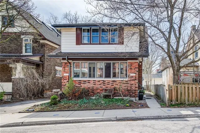 Primary image of 7 Dekay St