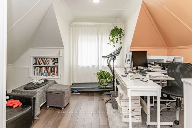 Additional image 23 of 925 King St