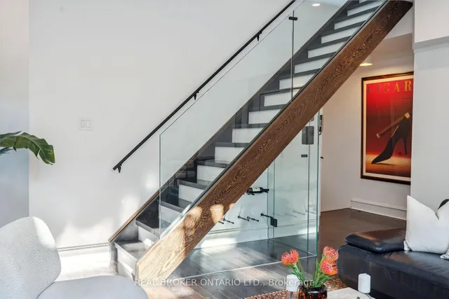 Additional image 5 of 300 Avenue Rd Unit 4