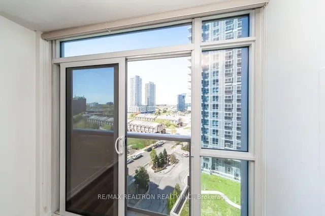 Additional image 8 of 225 Village Green Sq Unit 1004