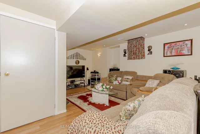 Additional image 41 of 66 Viceroy Cres