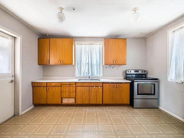 Additional image 14 of 872 Royal York Rd