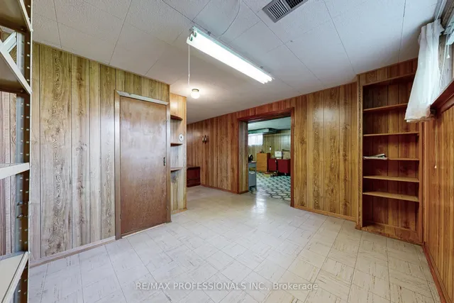 Additional image 31 of 26 Crane Ave