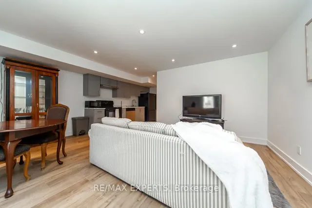 Additional image 39 of 68 Twenty Fourth St