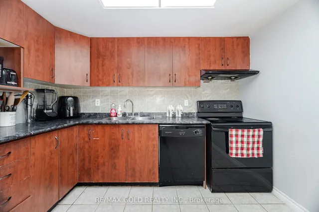 Additional image 6 of 8 Lisa St Unit 903