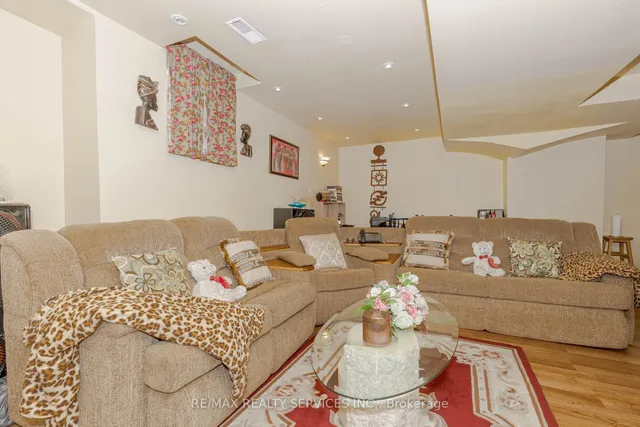 Additional image 42 of 66 Viceroy Cres