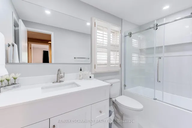 Additional image 19 of 2408 Paula Crt