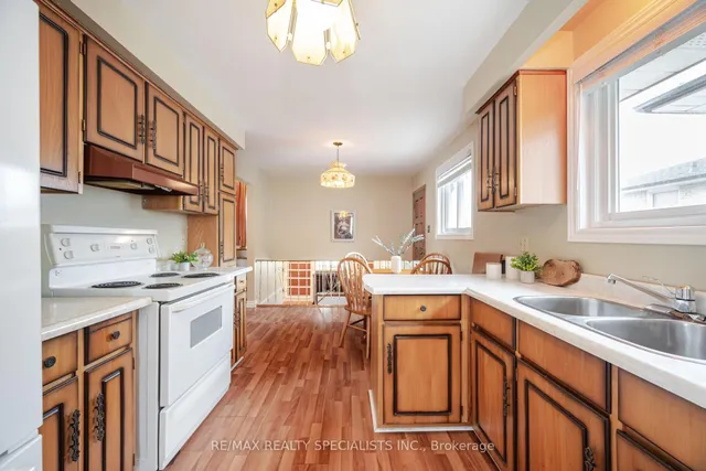 Additional image 10 of 523 Silver Creek Blvd