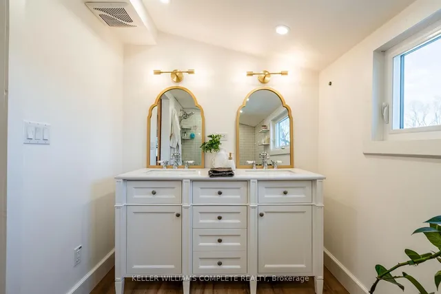 Additional image 34 of 2812 Upper James St