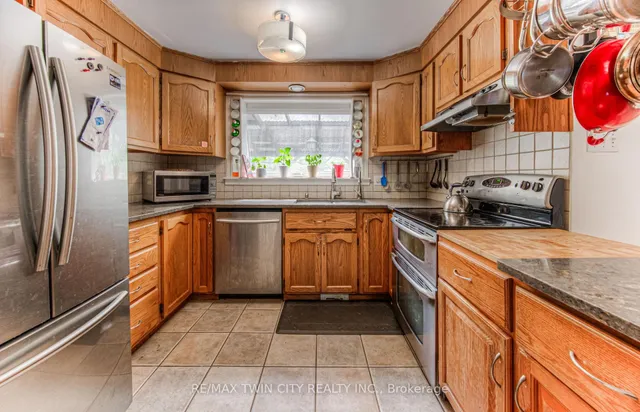 Additional image 14 of 92 Pinehurst Cres