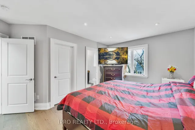 Additional image 21 of 55 Yorkdale Cres