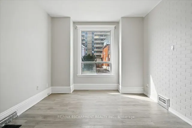 Additional image 6 of 15 Huron St