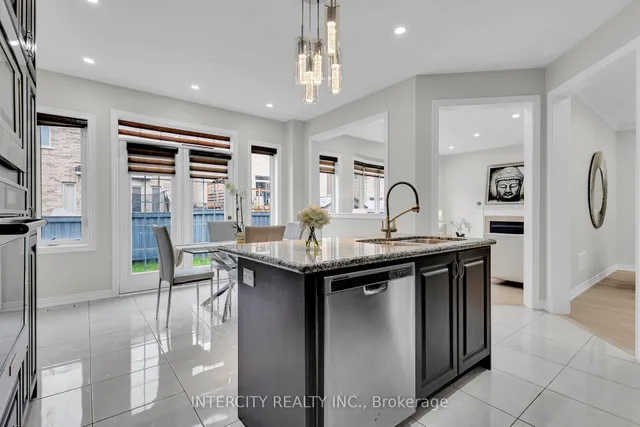 Additional image 21 of 98 Lola Cres