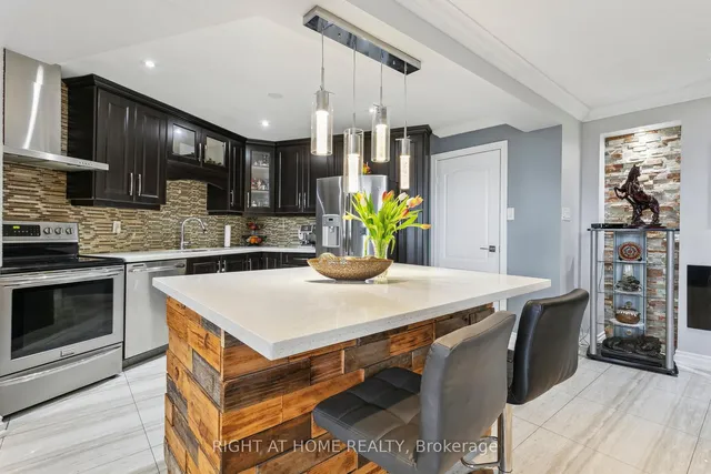 Additional image 10 of 451 The West Mall N/A Unit 1616