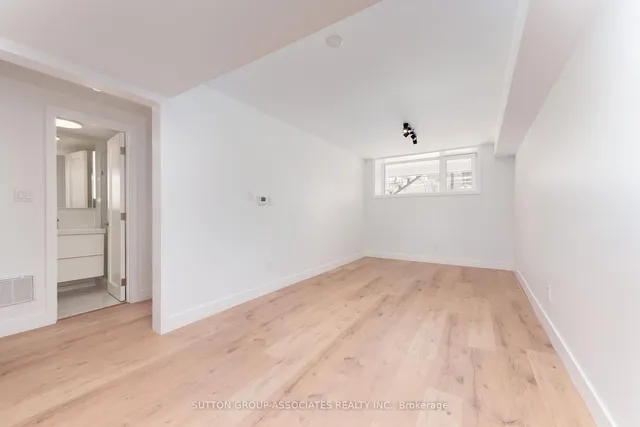 Additional image 37 of 33 Lanark Ave