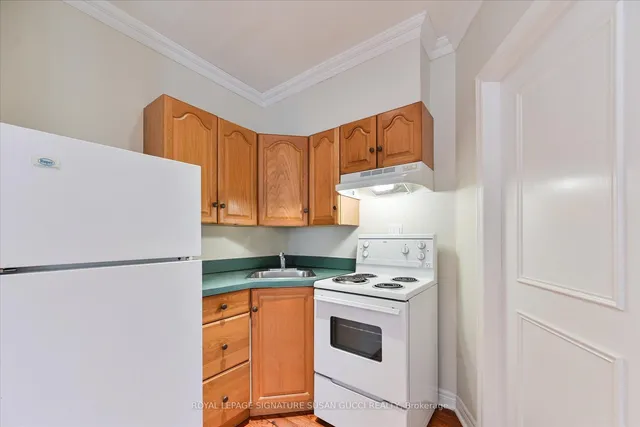 Additional image 8 of 454 Donlands Ave