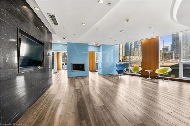 Additional image 33 of 38 Dan Leckie Way Unit 1909