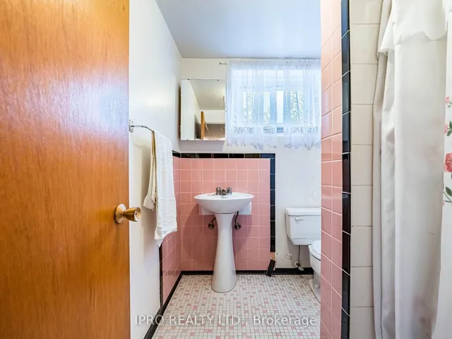 Additional image 41 of 43 Heman St