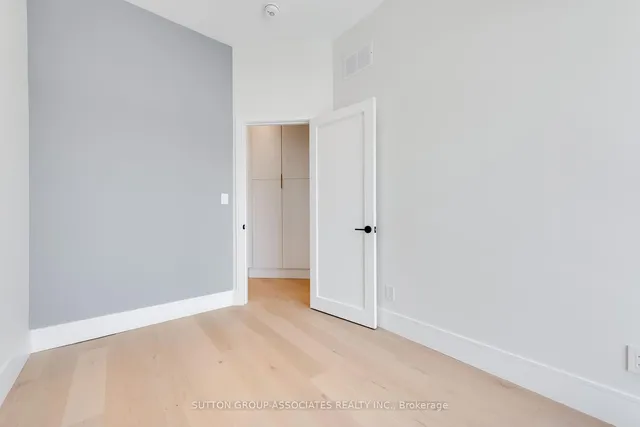 Additional image 21 of 33 Lanark Ave