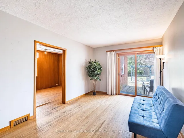 Additional image 13 of 872 Royal York Rd