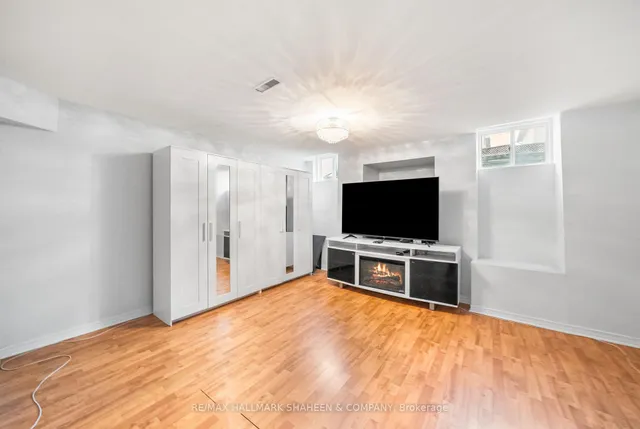 Additional image 38 of 32 Rowland St