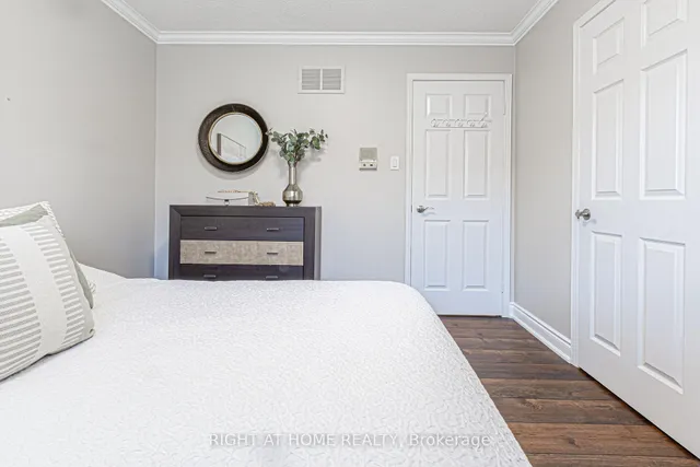 Additional image 18 of 4302 Highgate Cres