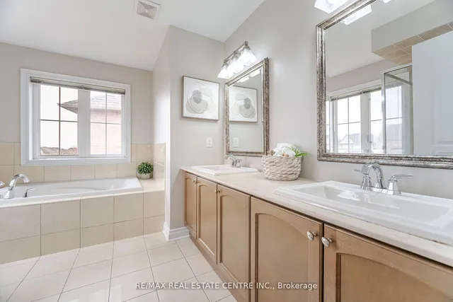 Additional image 22 of 38 Junetown Circ