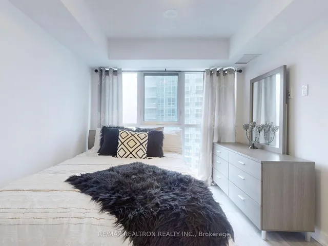 Additional image 23 of 225 Village Green Sq Unit 803