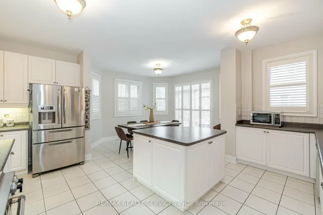 Additional image 10 of 32 Radial St