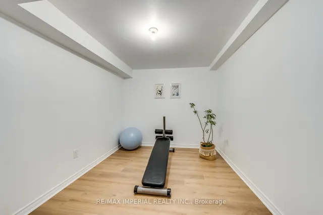 Additional image 42 of 2048 Devon Rd