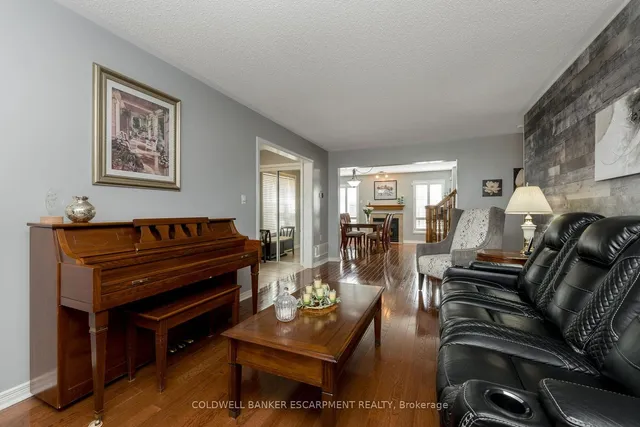 Additional image 7 of 593 Caverhill Cres
