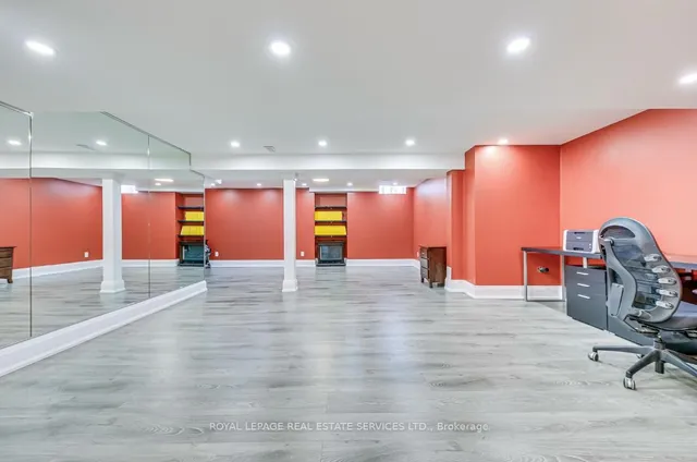 Additional image 36 of 1097 Grandeur Cres