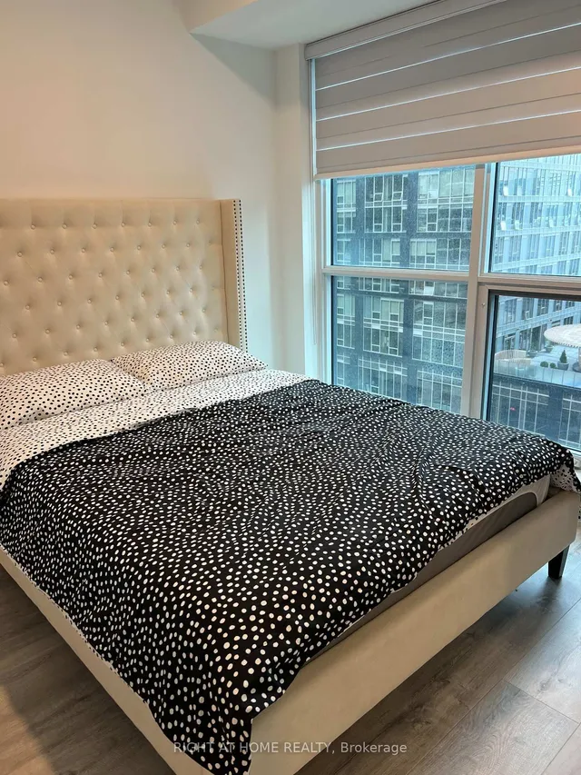 Additional image 5 of 327 King St Unit 1703