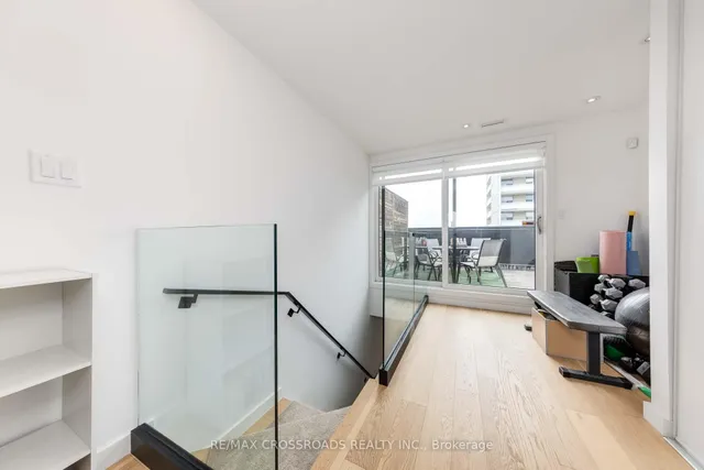 Additional image 41 of 536A Eglinton Ave