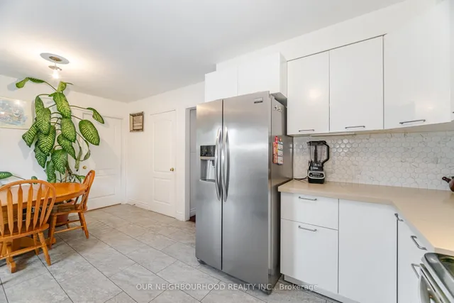 Additional image 14 of 71 Giraffe Ave