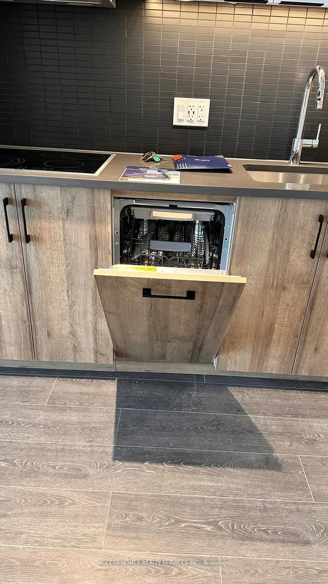 Additional image 7 of 741 King St Unit 603