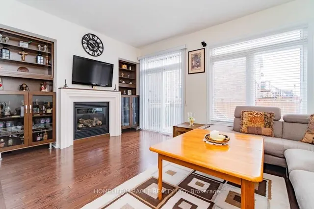 Additional image 10 of 11 Lorenzo Circ