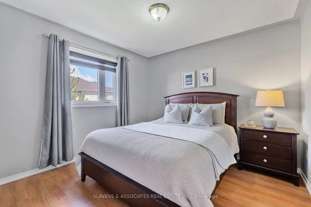 Additional image 23 of 30 Charleswood Circ