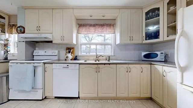 Additional image 24 of 50 Athabaska Ave