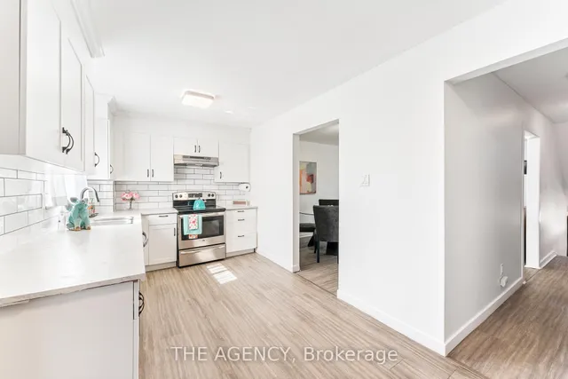 Additional image 11 of 35 McMullen Cres Unit 35