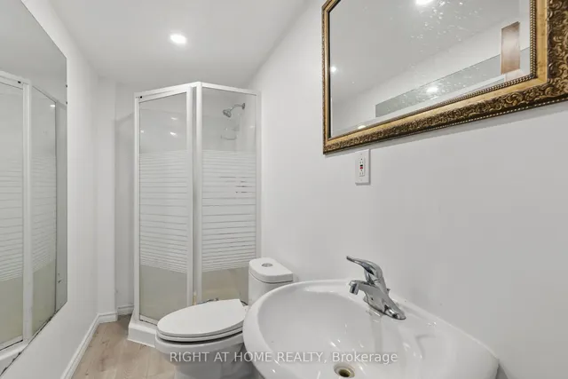 Additional image 42 of 72 Underhill Cres