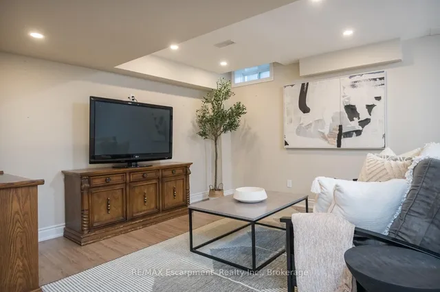 Additional image 31 of 4205 Cole Cres