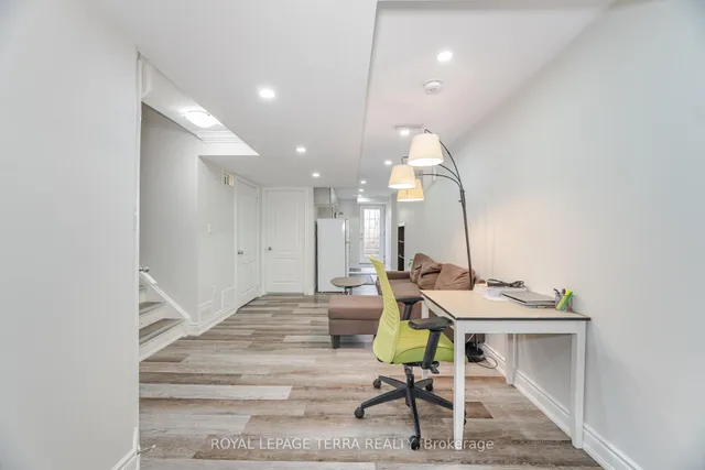 Additional image 38 of 15 Versailles Cres