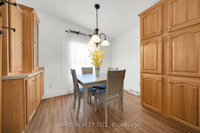 Additional image 15 of 23 MacPherson Cres