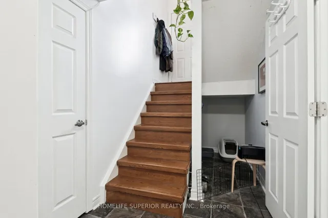 Additional image 34 of 122 Strachan Ave Unit 1